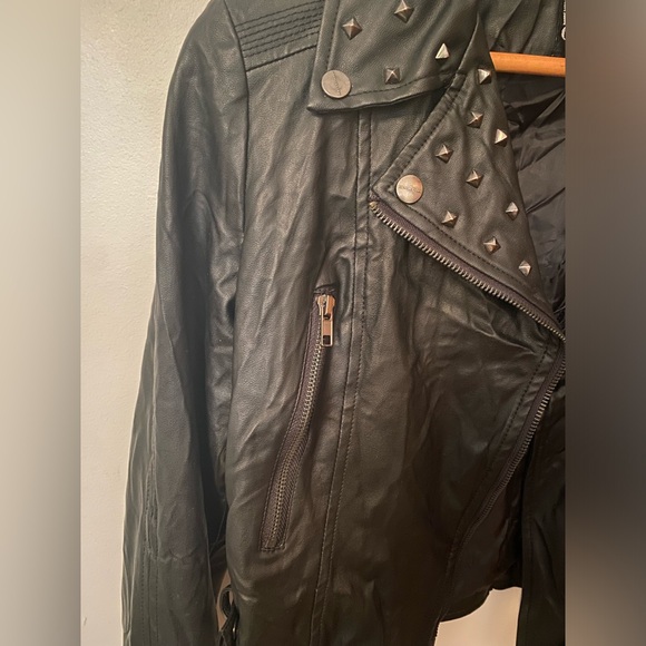 Cropped Grungy Studded Bomber Faux Leather Jacket - New Without Tags - Picture 2 of 6